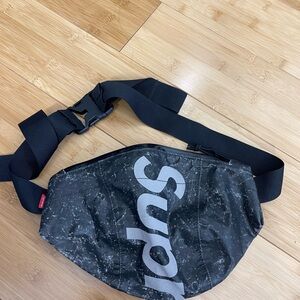 SUPREME CROSS BODY BAG